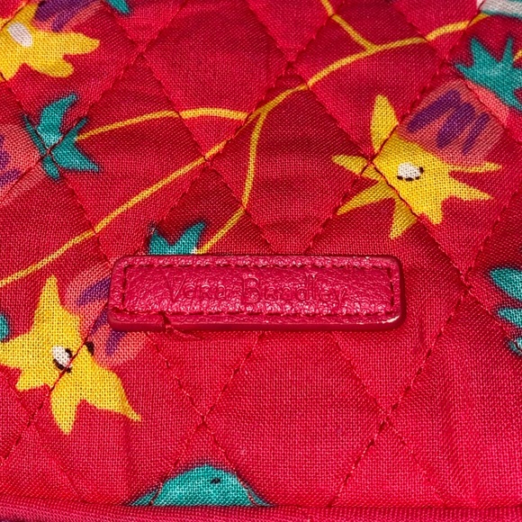 VERA BRADLEY PURSE. - Picture 4 of 16